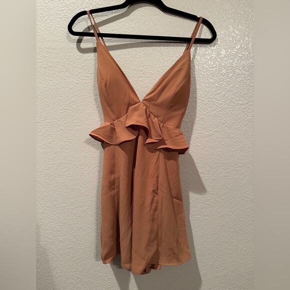 NWT Style State Tan Crisscross Spaghetti Strap Ruffle shorts Romper Sz 10 - Picture 1 of 6